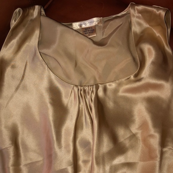 Cute little silk blouse - Picture 2 of 3